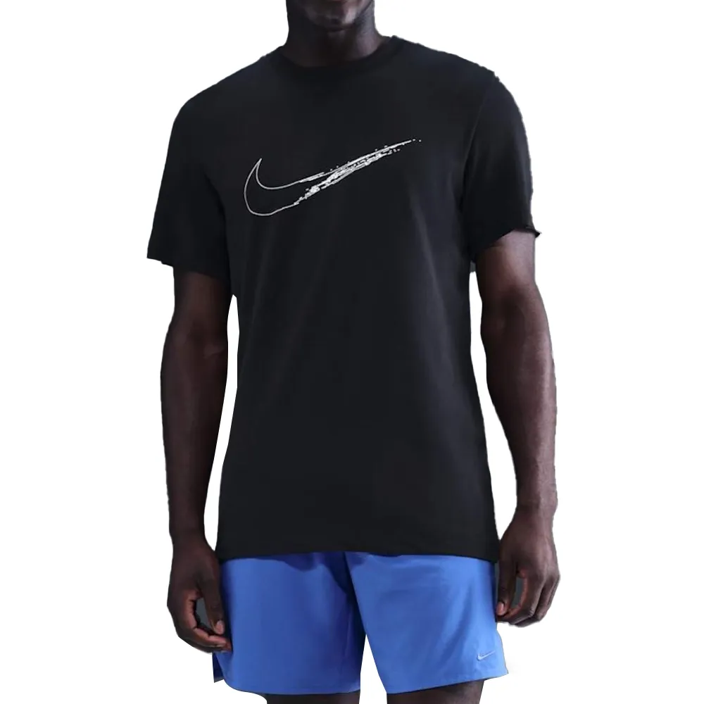 Camiseta masculina Nike preta de treinamento com logo branco no peito